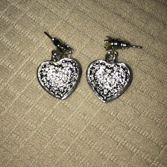 Gold or Siler Heart Fashion Pierced Earrings NWT Dainty Delicate - Picture 3 of 3